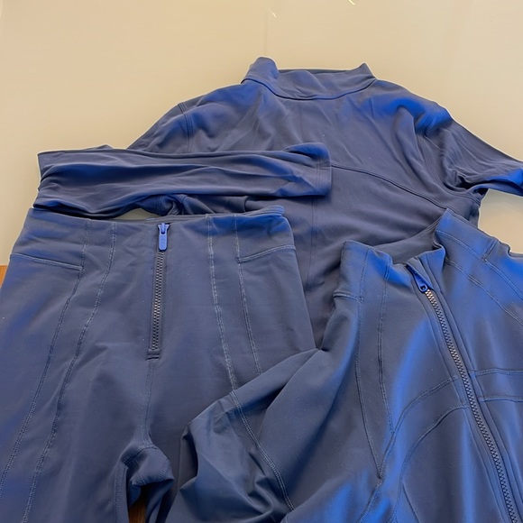 Lululemon size 4 with zipper at the front - Picture 8 of 8